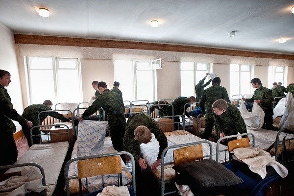 Перед направлением в воинские части молодое пополнение проходит всестороннюю проверку