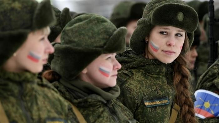Проверка готовности женщины к армейской службе